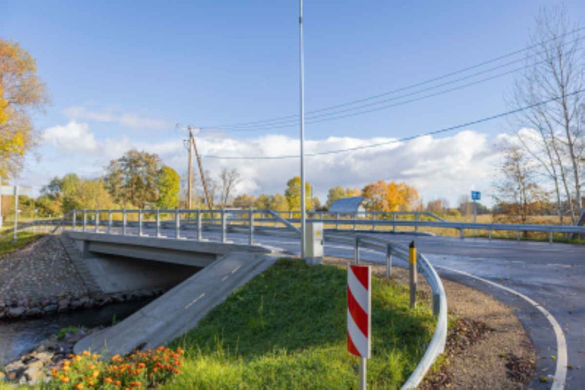 Jūrmalā, Slokā, šovasar pārbūvēts tilts pār Vecsloceni