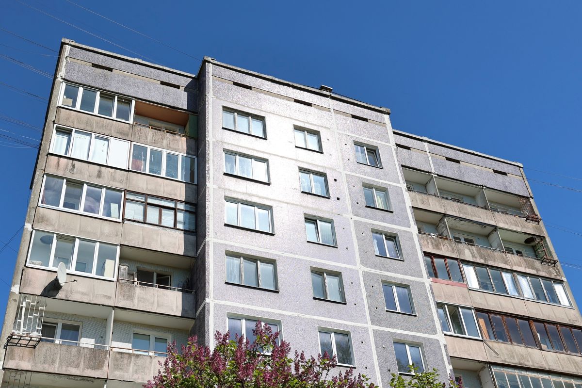 Daudzdzīvokļu ēkā Rīgā renovācijas laikā uzstādīs pilnībā jaunu liftu