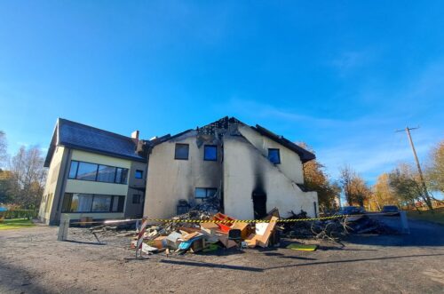 Pēc ugunsgrēka bērnudārzā “Bitīte” BVKB aizliedz ēkas ekspluatāciju