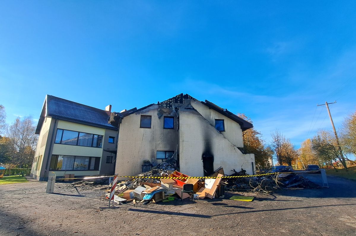 Pēc ugunsgrēka bērnudārzā “Bitīte” BVKB aizliedz ēkas ekspluatāciju