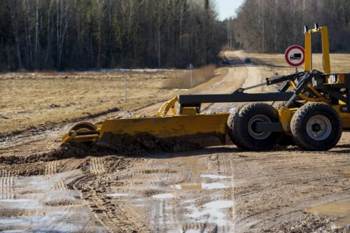 Daudzviet pasliktinājies grants autoceļu stāvoklis