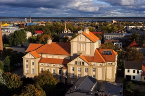 Rīko koku ciršanas apspriešanu Liepājas teātra mazās zāles piebūves iecerei