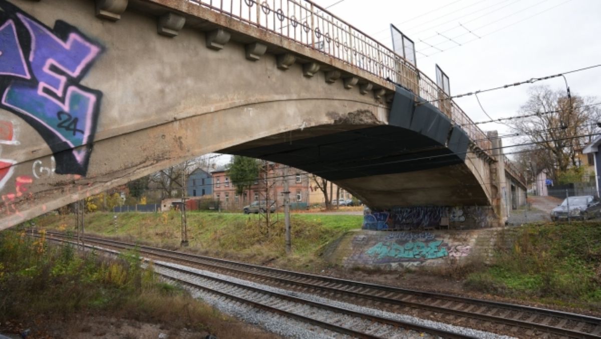 Sāks jaunā satiksmes pārvada pār Altonavas ielu projektēšanu