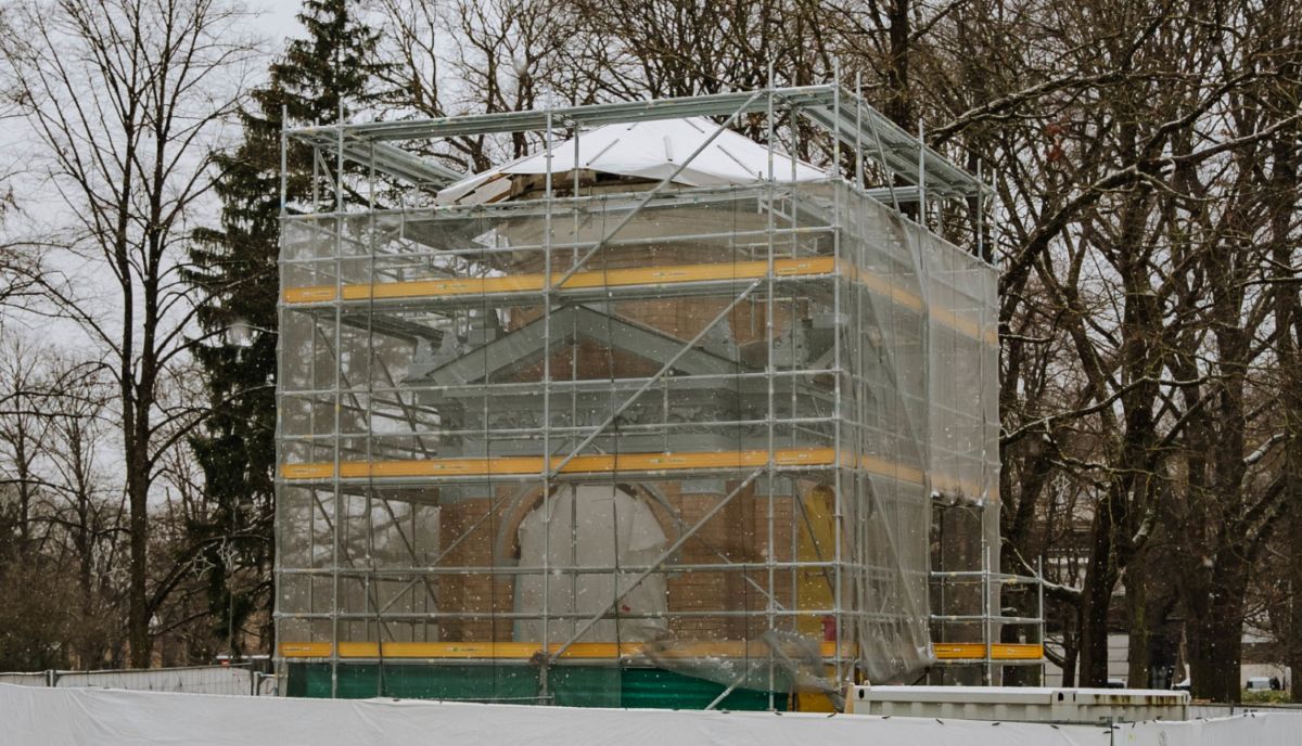 Kronvalda parkā turpinās Rīgas 700 gadu jubilejas paviljona restaurācija