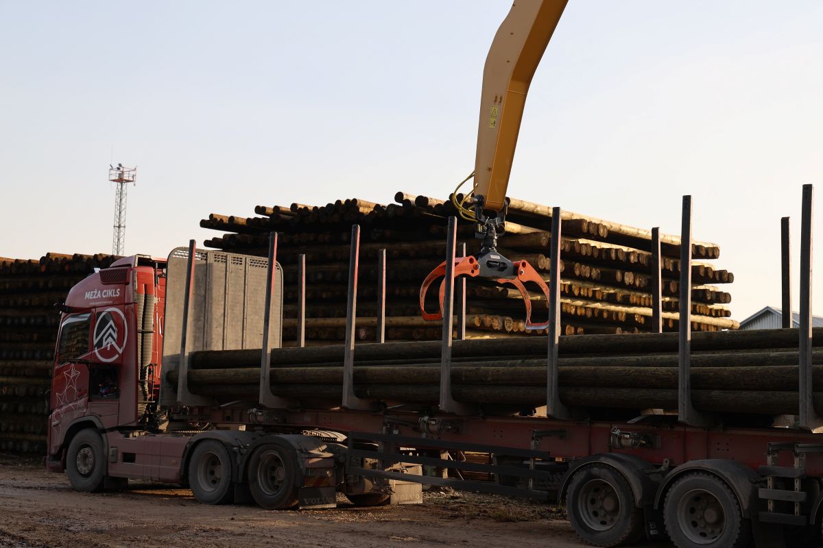 “Sadales tīkls” eksportēs koka balstus uz Igauniju