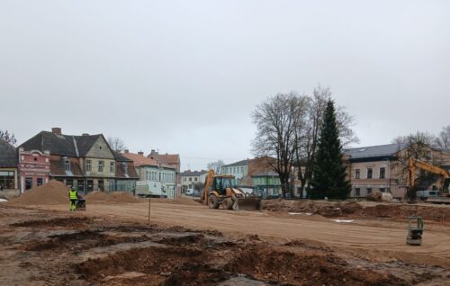 Tukumā turpinās Brīvības laukuma un tam piegulošās teritorijas būvdarbi