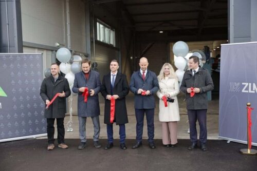 Olainē atklāj finierskaidu ražotni 