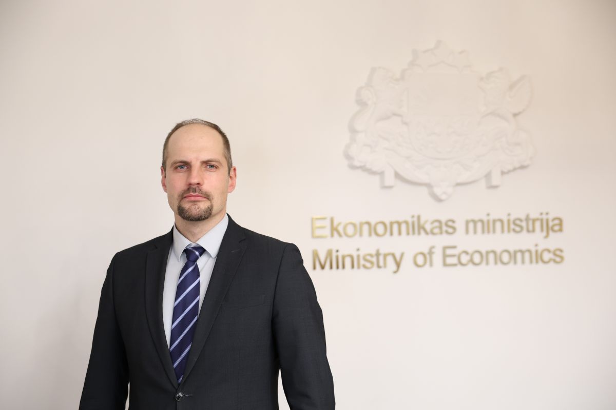 Ekonomikas ministrijas valsts sekretāra amatā apstiprināts Raivis Bremšmits