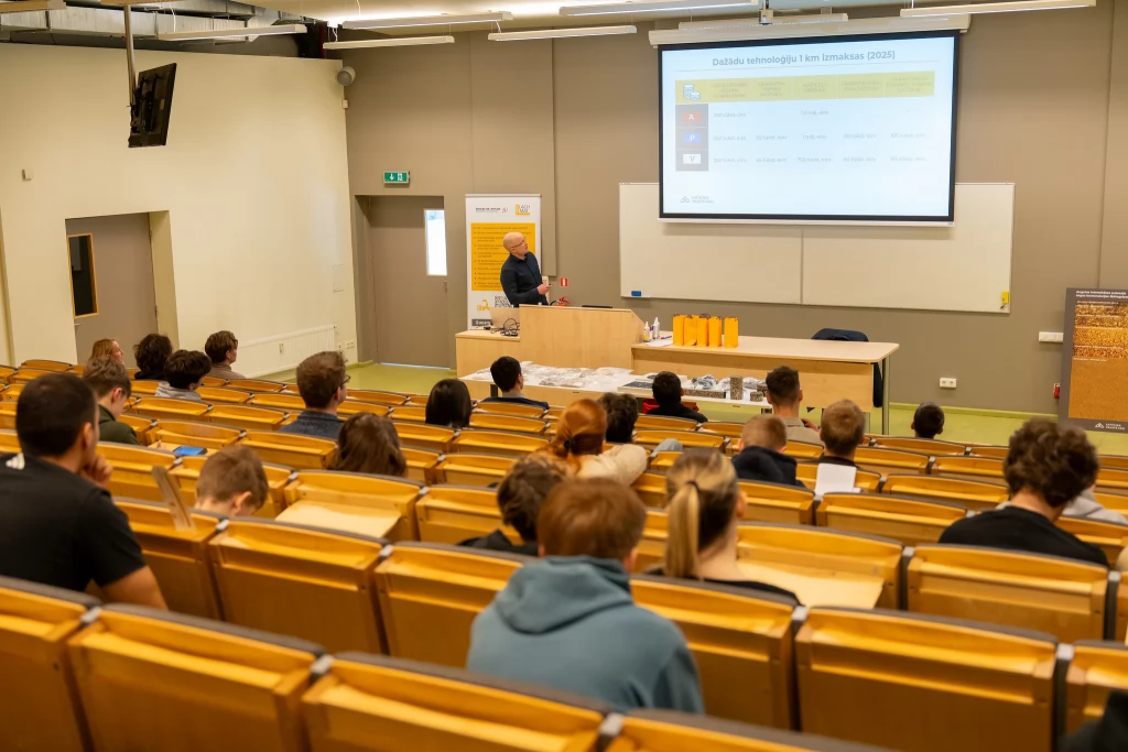 RTU organizētā nodarbībā skolēni izzina izglītības un karjeras iespējas ceļu būvē