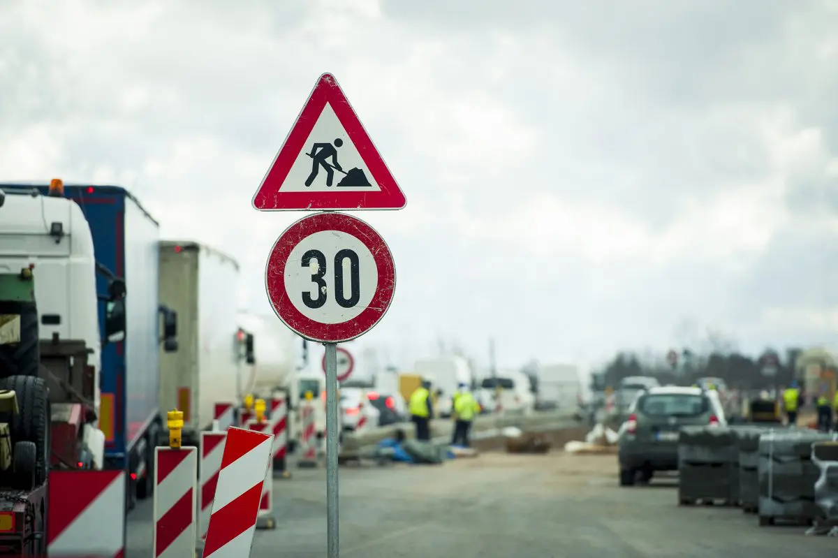 Ceļu būvdarbi notiek 53 valsts autoceļu posmos