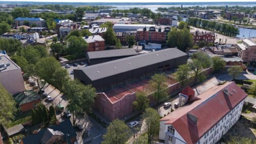 Liepājā notiek padel tenisa un pludmales volejbola halles būvdarbi