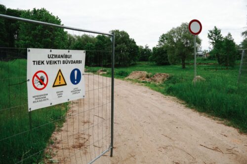 Turpinās Gaujas krasta promenādes būvniecība Valmierā